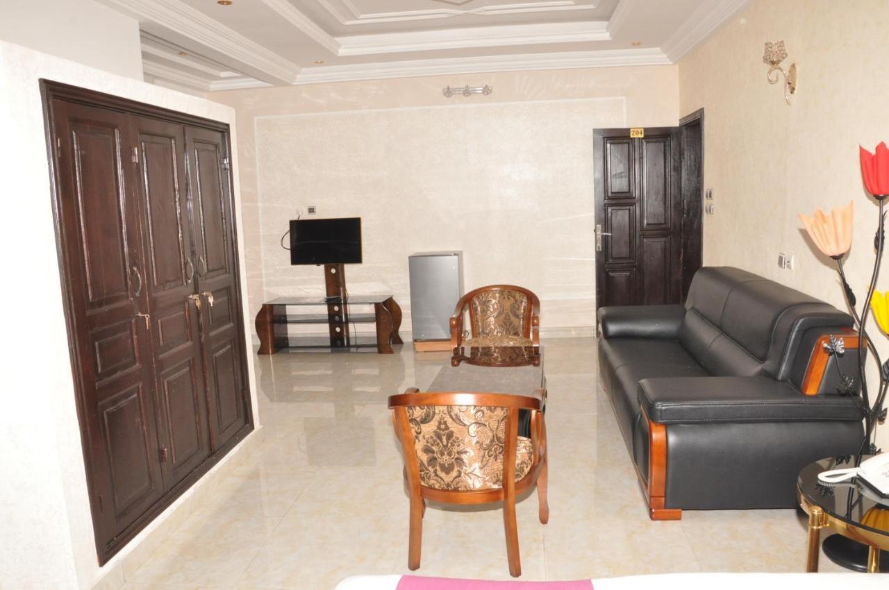 Diamond Hotel Cotonou Buitenkant foto