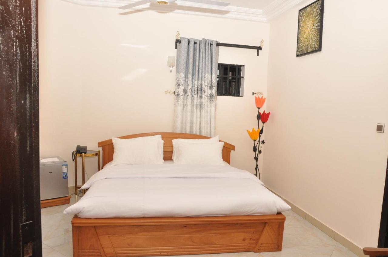 Diamond Hotel Cotonou Buitenkant foto